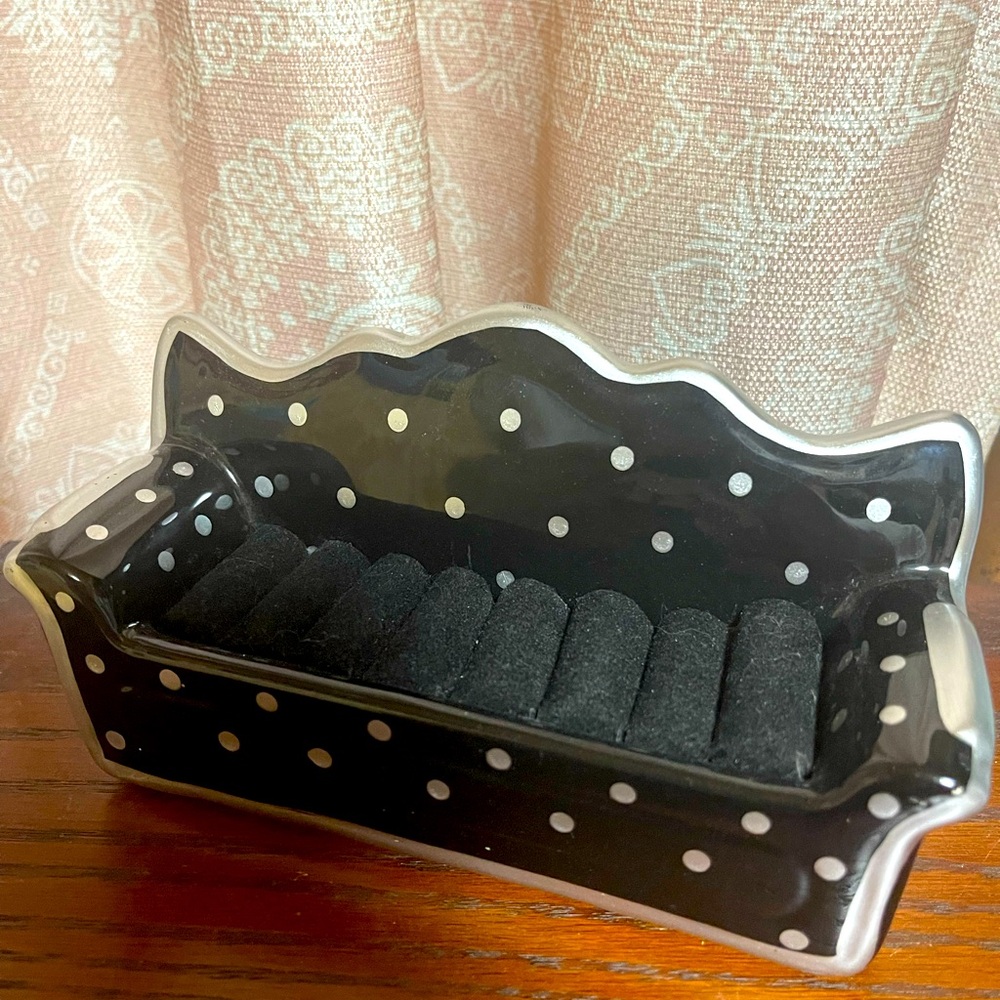 Ceramic box for rings
